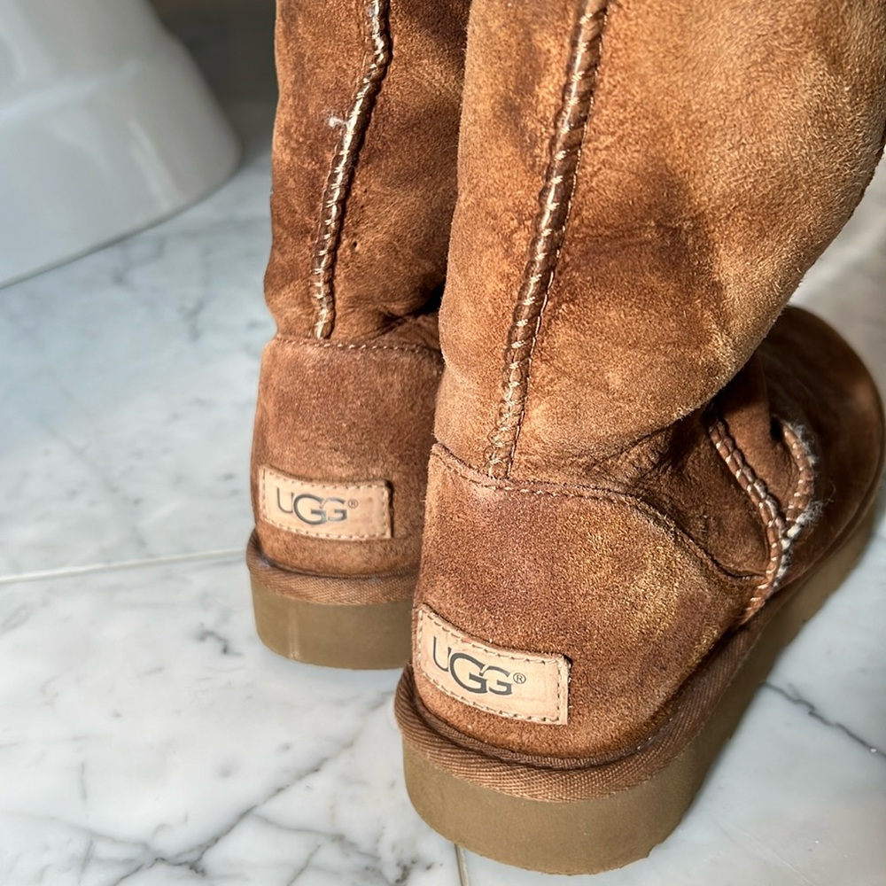 Uggs - image 1